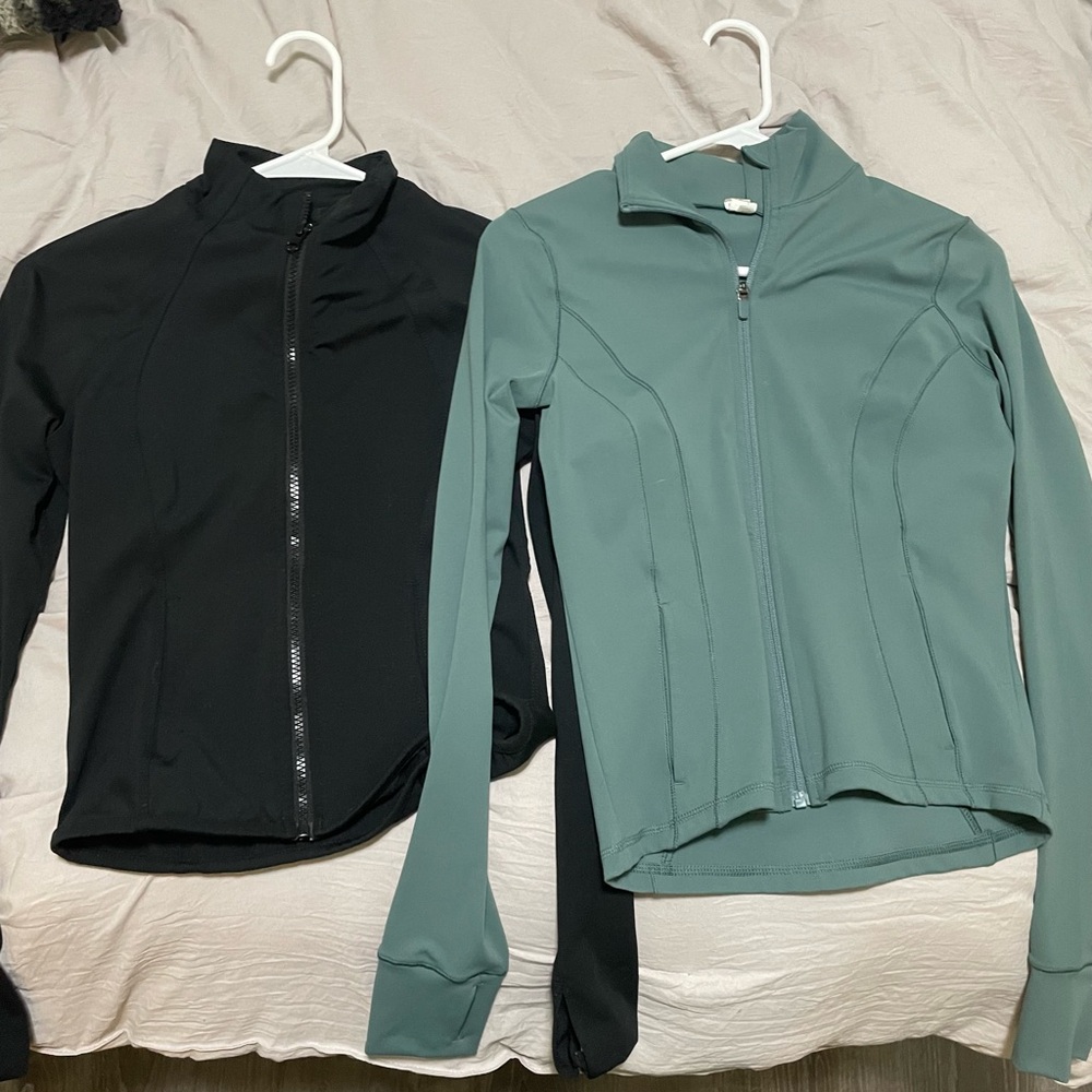 2 Athletic longsleeves